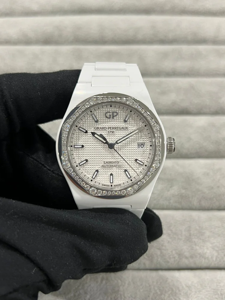 Girard Perregaux Laureato Ceramic Diamond